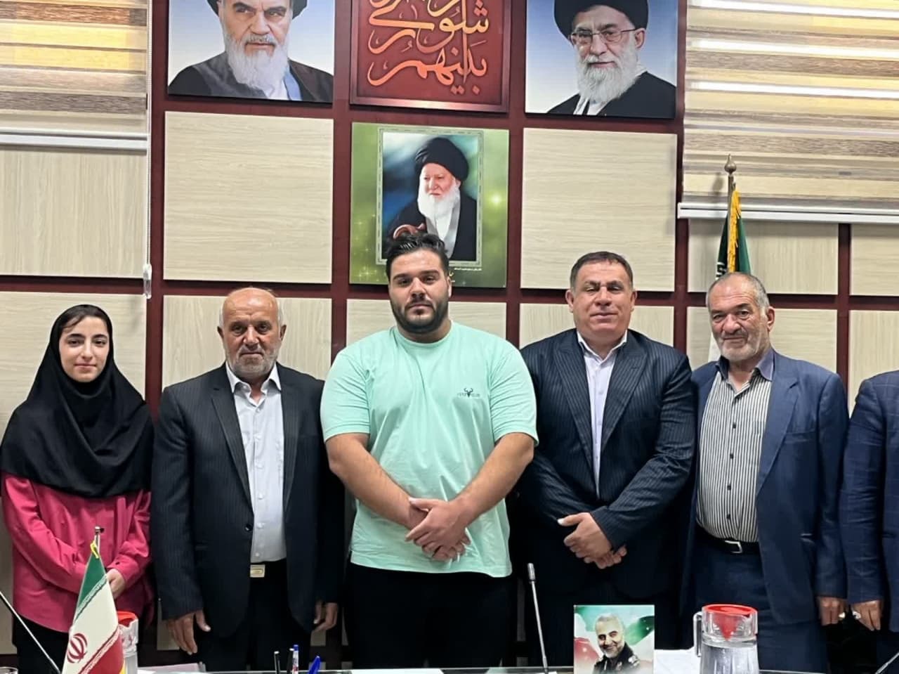 شورای شهر تاکستان از افتخارآفرینان حوزه ورزش و جوانان تجلیل کرد شورای شهر تاکستان از افتخارآفرینان حوزه ورزش و جوانان تجلیل کرد