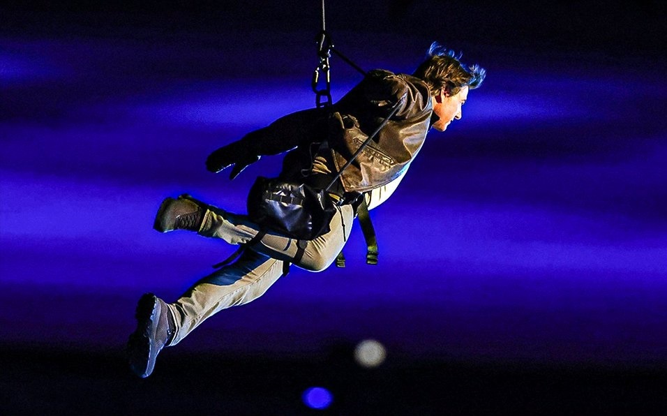 بدلکاری شگفتانگیز تام کروز در اختتامیه المپیک پاریس بدلکاری شگفتانگیز تام کروز در اختتامیه المپیک پاریس