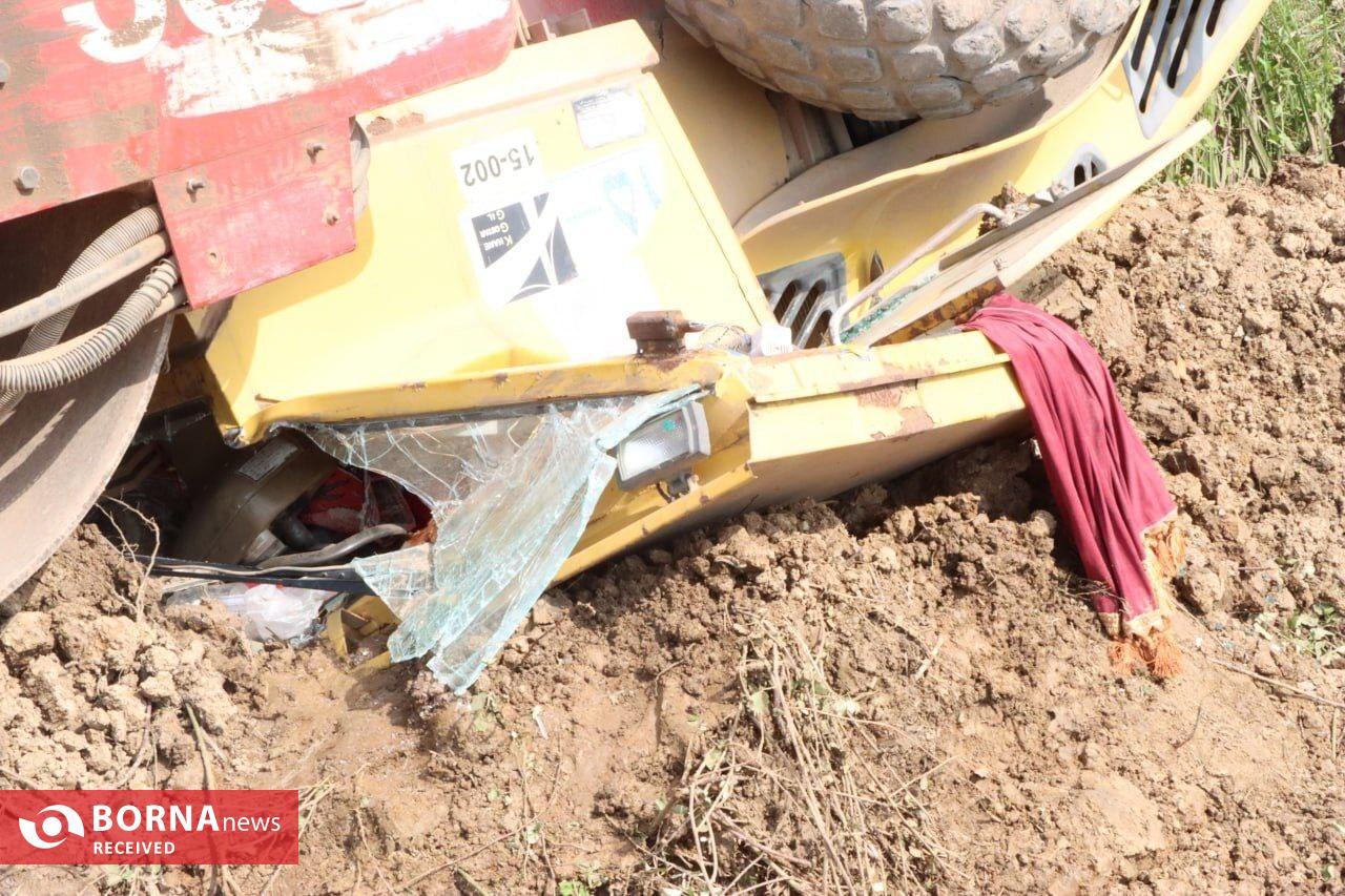 سقوط و واژگونی غلتک در حین کار + عکس