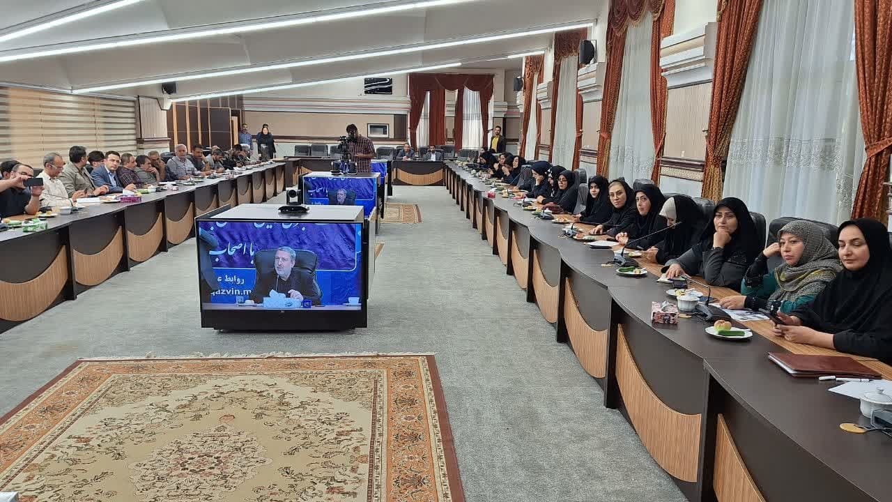 خبرنگاران با ارائه تحلیل های کارشناسی به تصمیم گیری در بخش کشاورزی مشارکت کنند