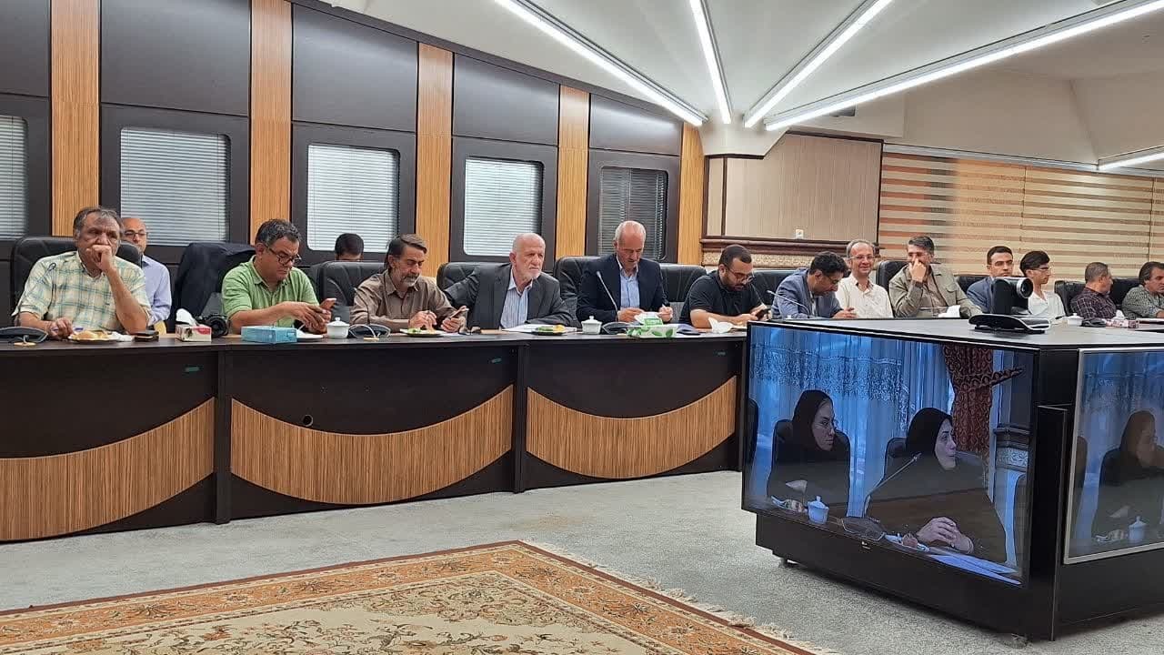 خبرنگاران با ارائه تحلیل های کارشناسی به تصمیم گیری در بخش کشاورزی مشارکت کنند