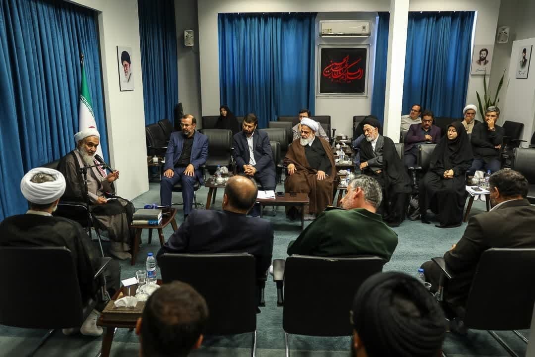 اربعین جلوگاه دلدادگی شیفتگان حسینی است اربعین جلوگاه دلدادگی شیفتگان حسینی است