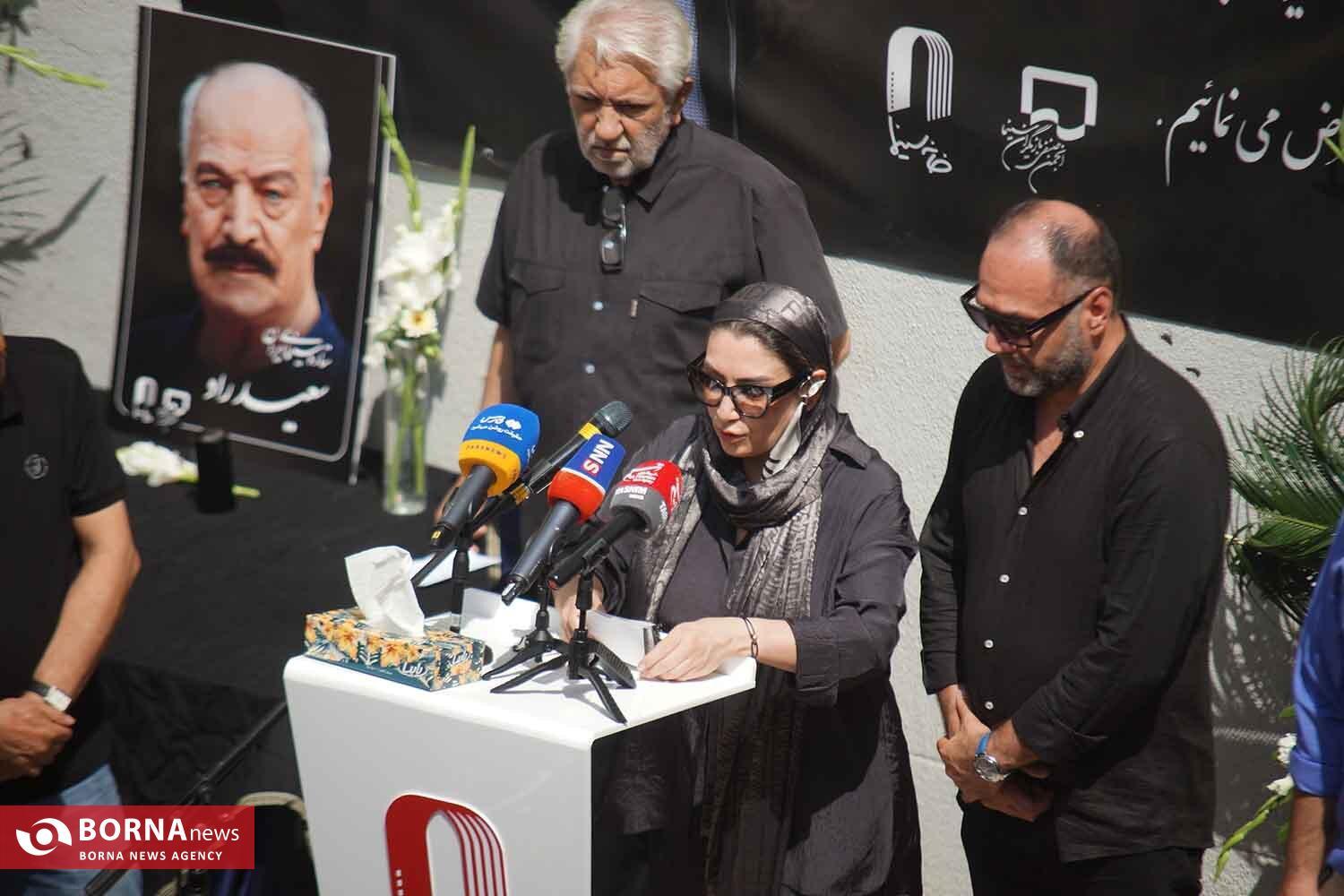 مراسم تشییع پیکر «سعید راد»/ ستارهای که عشقش دوربین و نفسش پرسپولیس بود مراسم تشییع پیکر «سعید راد»/ ستارهای که عشقش دوربین و نفسش پرسپولیس بود