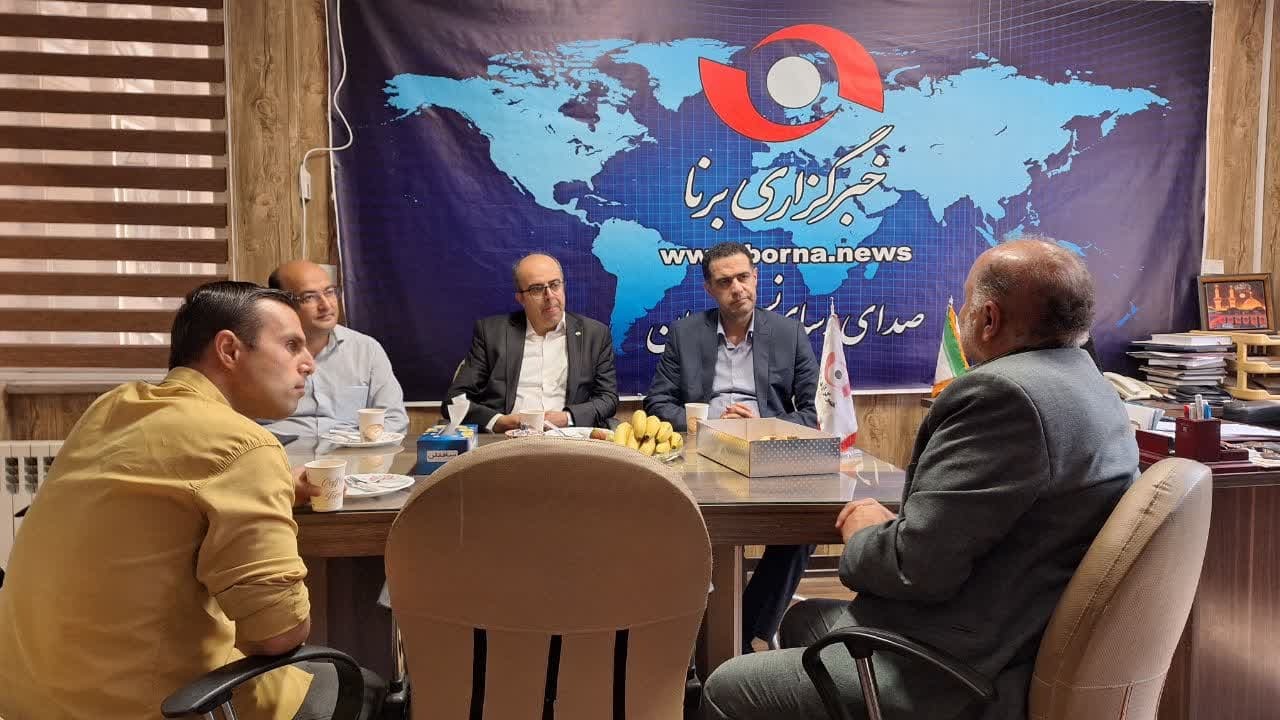 رسانه ها در ارتقای دانش مردم در استفاده از وکیل نقش مهمی دارند