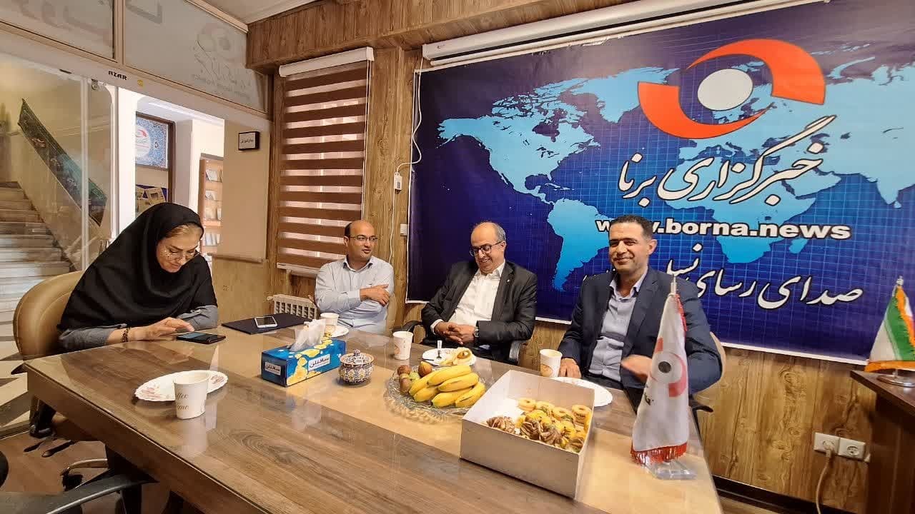 رسانه ها در ارتقای دانش مردم در استفاده از وکیل نقش مهمی دارند