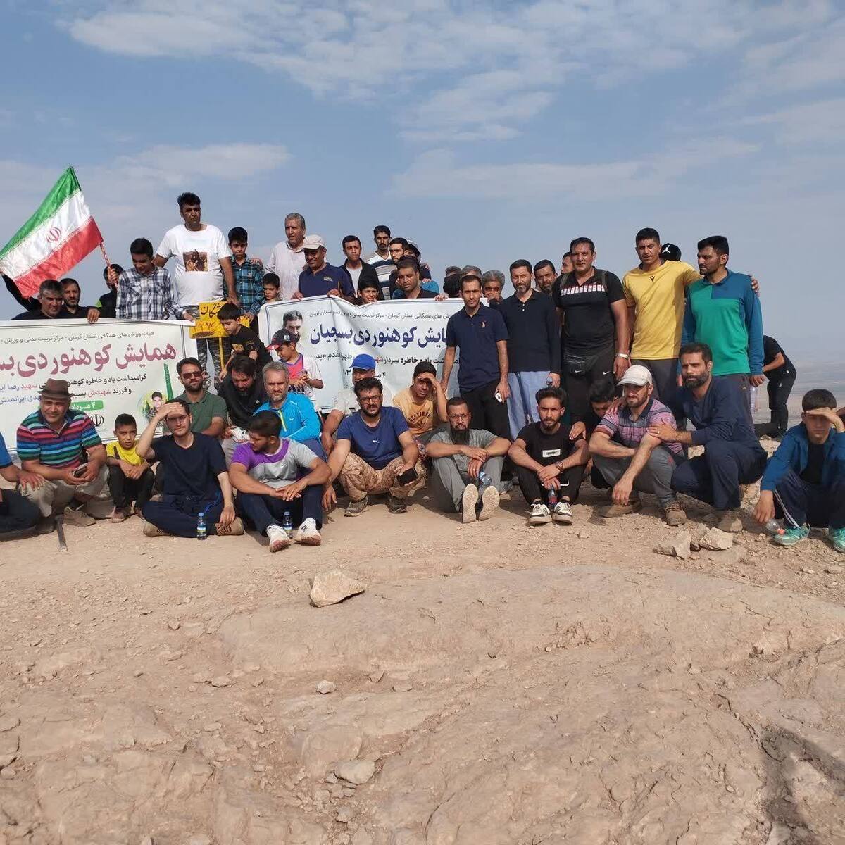 همایش کوهنوردی و صعود ورزشکاران بسیجی به قله شیوشگان شهر کرمان