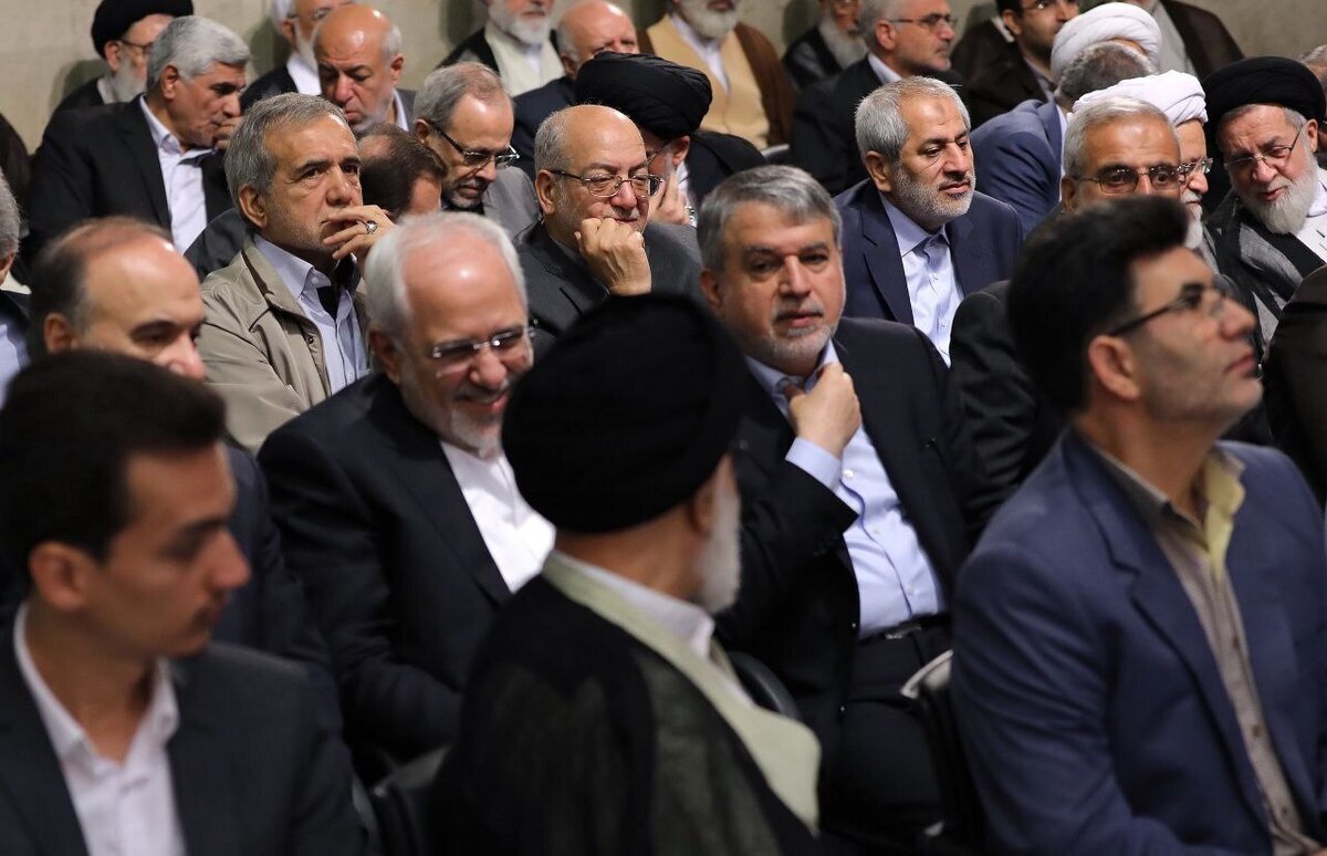 تصویری جالب از مسعود پزشکیان در مراسم تنفیذ روحانی+عکس