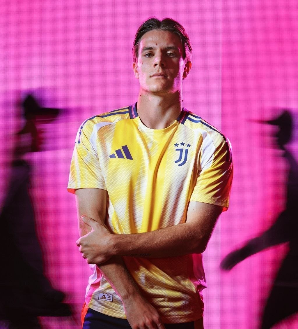 رونمایی از لباس دوم یوونتوس برای فصل ۲۵-۲۰۲۴