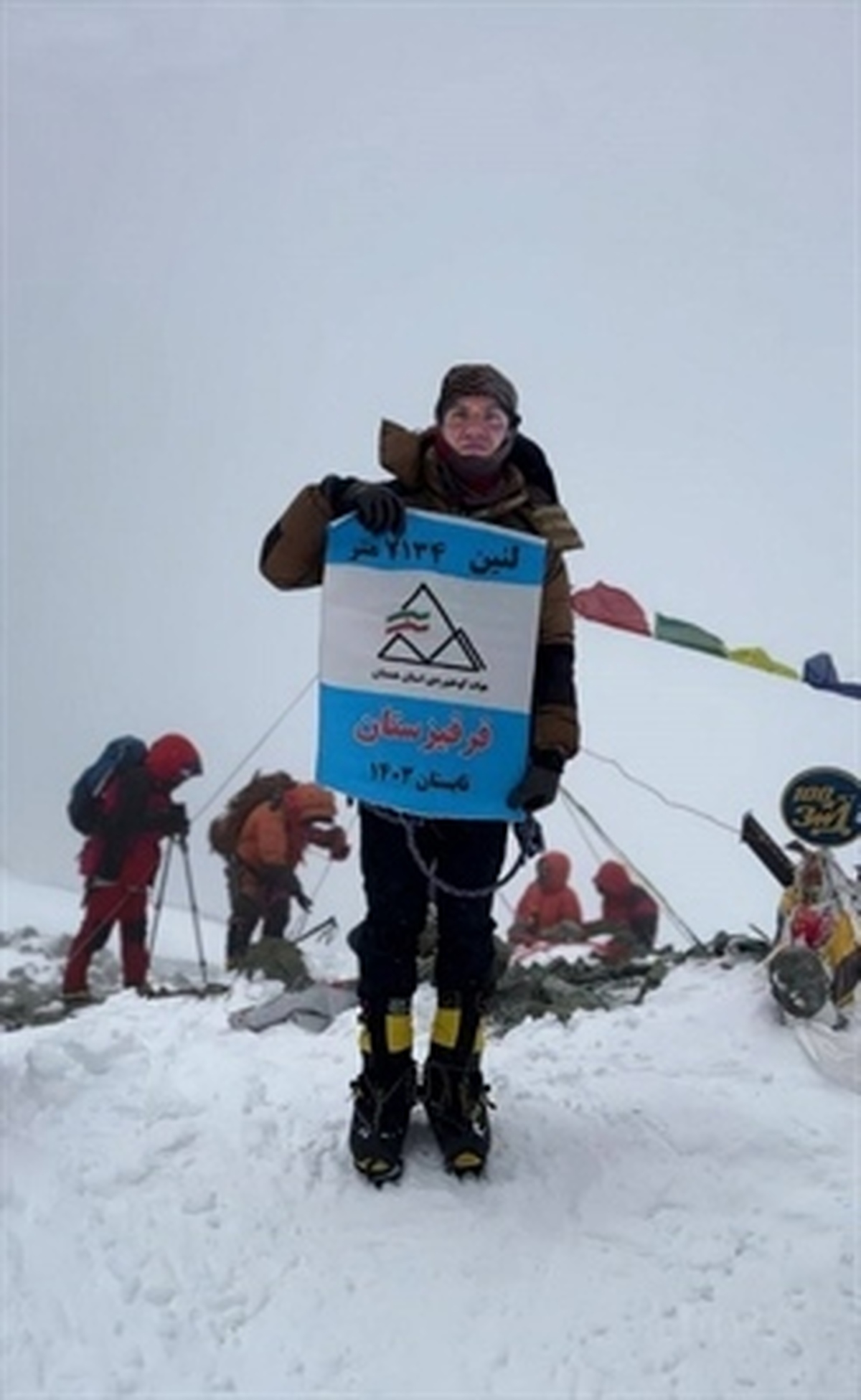 صعود موفق کوهنورد همدانی به قله لنین قرقیزستان