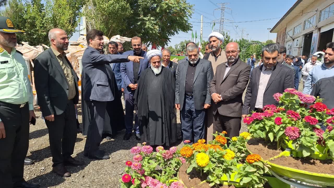 30 میلیارد تومان اقلام مبلمان شهری و تجهیزات خودرویی شهرداری آبیک رونمایی شد 