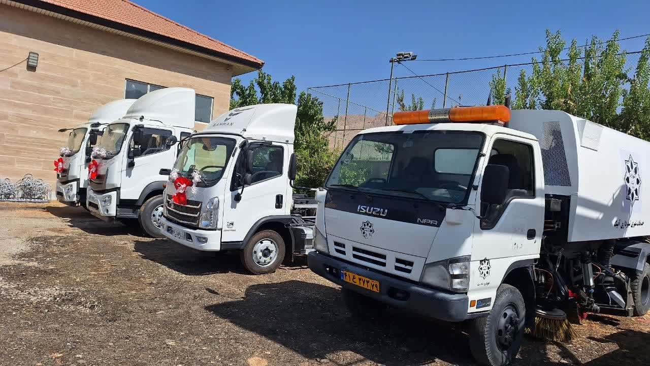 30 میلیارد تومان اقلام مبلمان شهری و تجهیزات خودرویی شهرداری آبیک رونمایی شد 