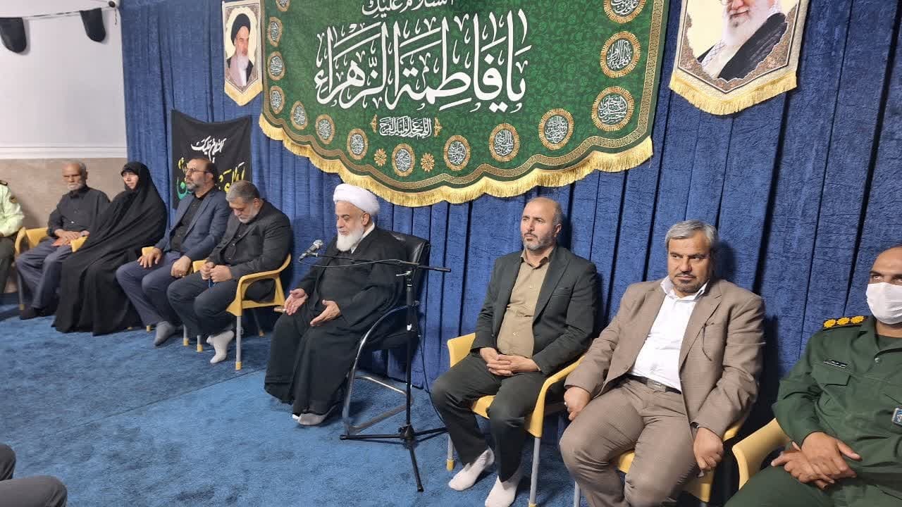 مسئولان استانی و شهرستان با امام جمعه آبیک دیدار و گفتگو کردند