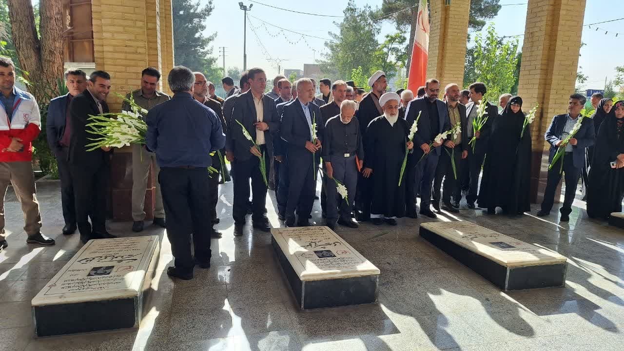 مدیران فارغ از جناح بندی سیاسی باید به فکر حل مشکلات مردم باشند