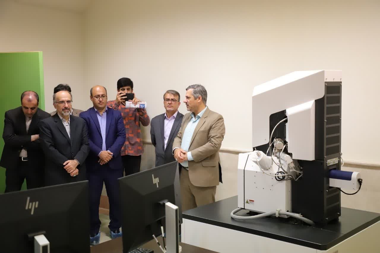 تجهیزات آزمایشگاهی FE-SEM در دانشگاه بین‌المللی امام خمینی رونمایی شد