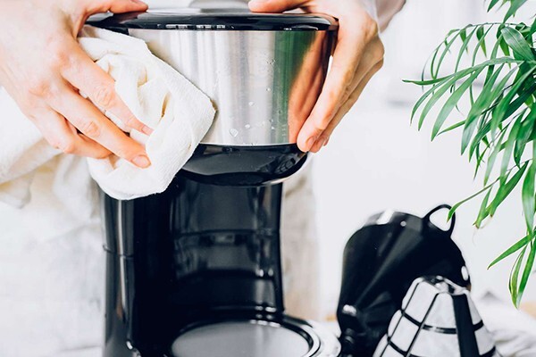 تميز كردن قهوه ساز | راهنمای قدم به قدم تمیز کردن دستگاه اسپرسو ساز تميز كردن قهوه ساز | راهنمای قدم به قدم تمیز کردن دستگاه اسپرسو ساز