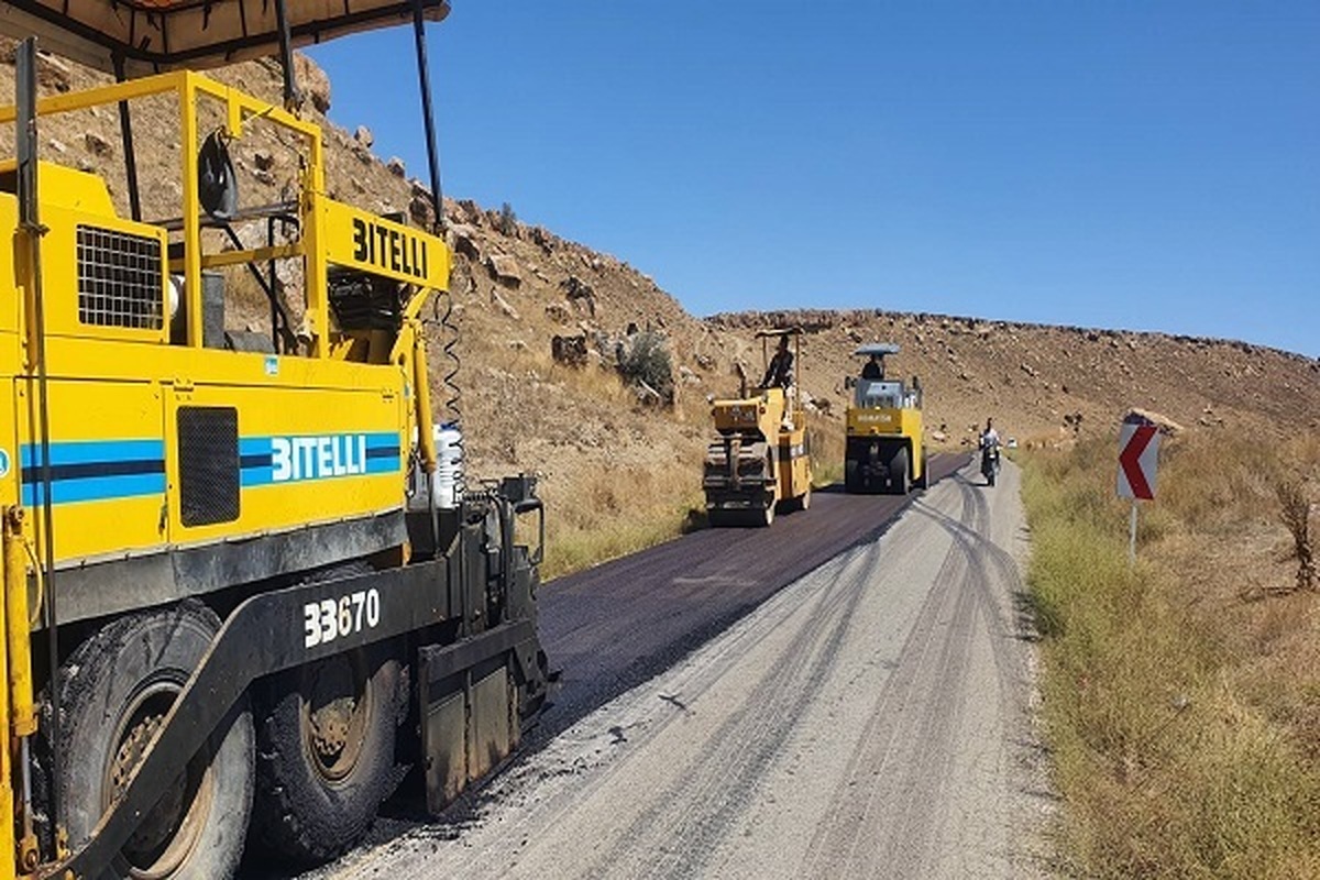 عملیات اجرایی روکش آسفالت محور روستایی باغلق – یکه صعود در شهرستان راز و جرگلان آغاز  شد