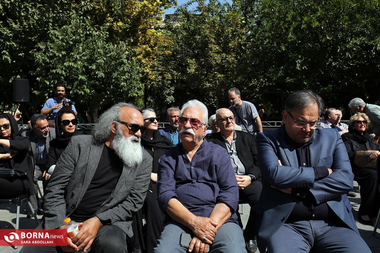 پیکر پری صابری تشییع شد/ هنرمندی که ادبیات و موسیقی را در نمایش به اوج رساند پیکر پری صابری تشییع شد/ هنرمندی که ادبیات و موسیقی را در نمایش به اوج رساند