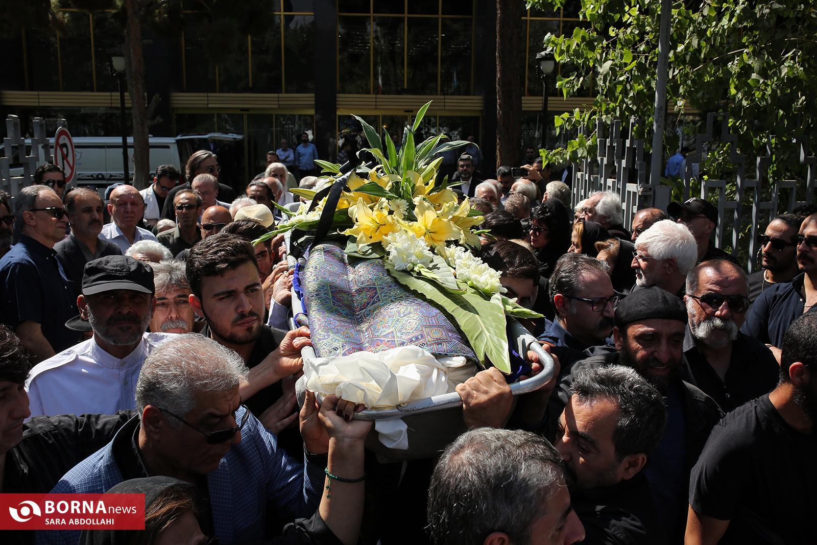 پیکر پری صابری تشییع شد/ هنرمندی که ادبیات و موسیقی را در نمایش به اوج رساند پیکر پری صابری تشییع شد/ هنرمندی که ادبیات و موسیقی را در نمایش به اوج رساند