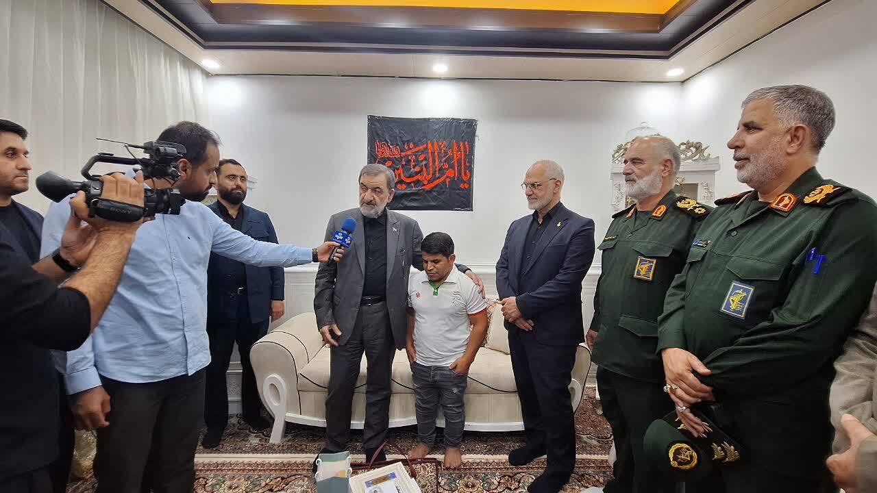 حضور استاندار و عضو مجمع تشخیص مصلحت نظام در خانه