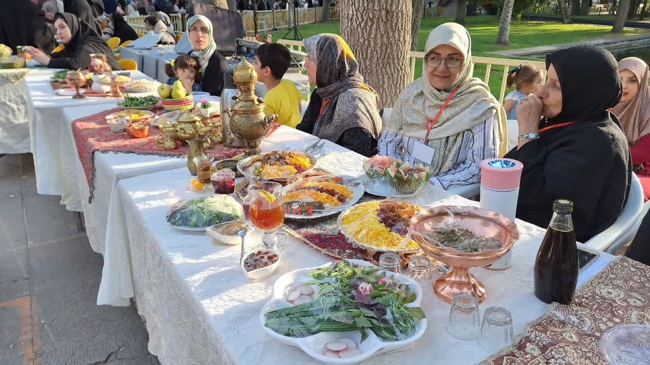 هفته فرهنگی قزوین به ایستگاه جشنواره غذا رسید