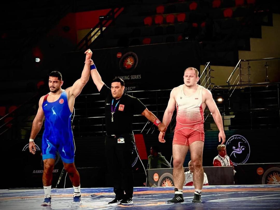 قضاوت داور درجه بين المللي کشتی در رقابت های کشور روماني