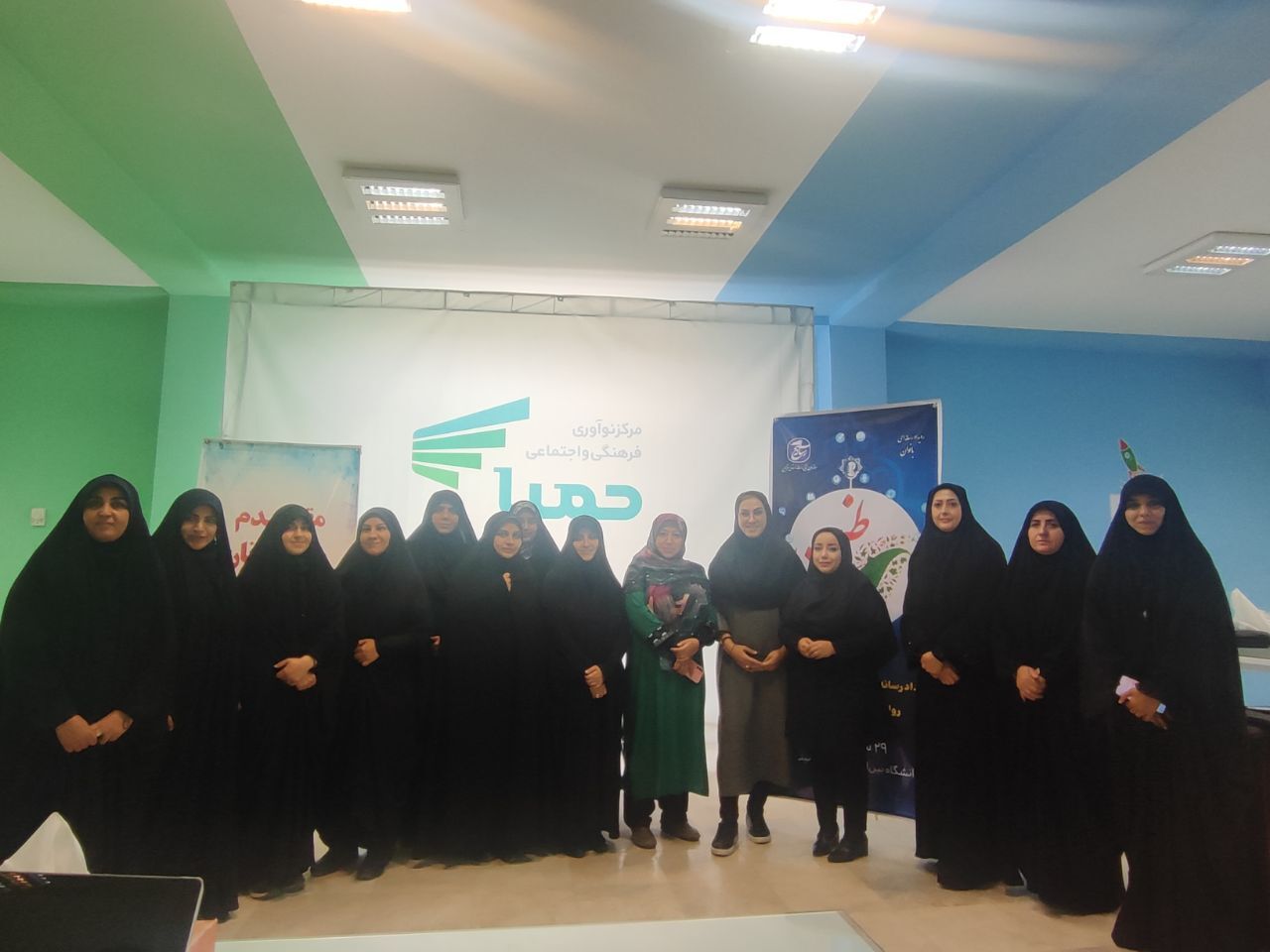 فعالیت های علمی و شغلی با رعایت حرمتها موجب پیشرفت بانوان در عرصه های مختلف می شود