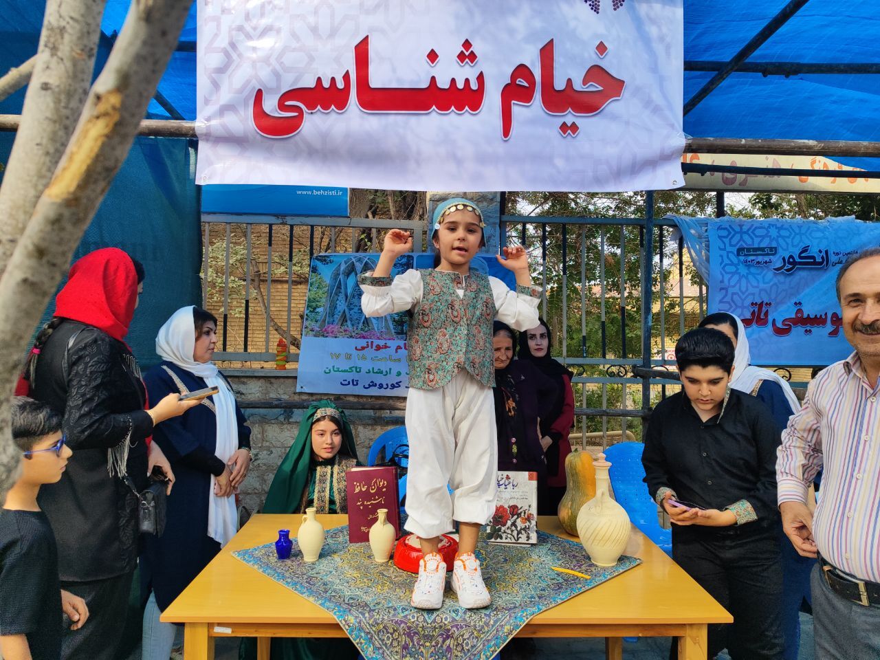 جشن و شادی در خیابان انگور با جشنواره انگور تاکستان