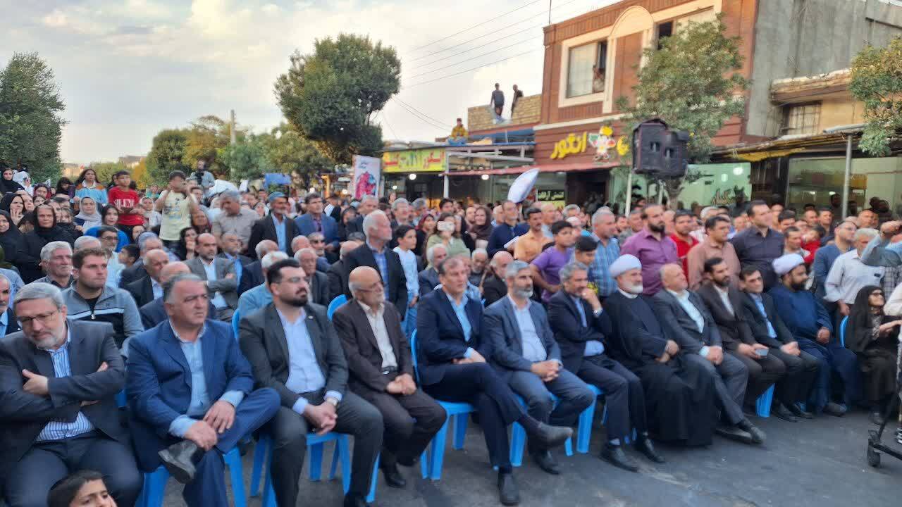 جشن و شادی در خیابان انگور با جشنواره انگور تاکستان