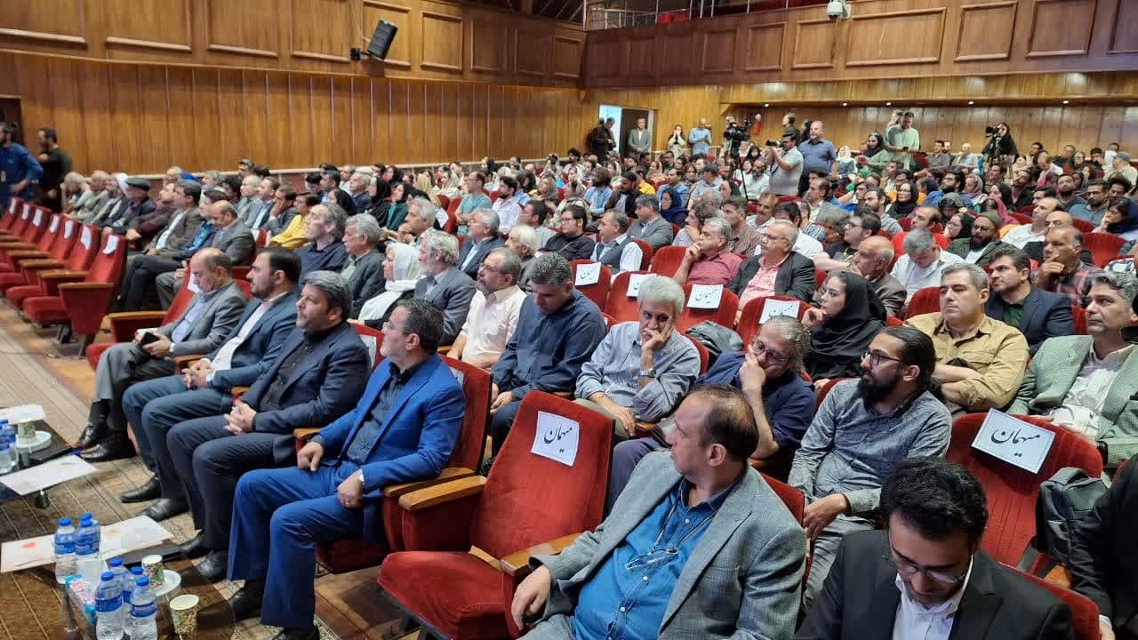 برای احیای سینمای ملی باید فیلمسازان استانها حمایت شوند