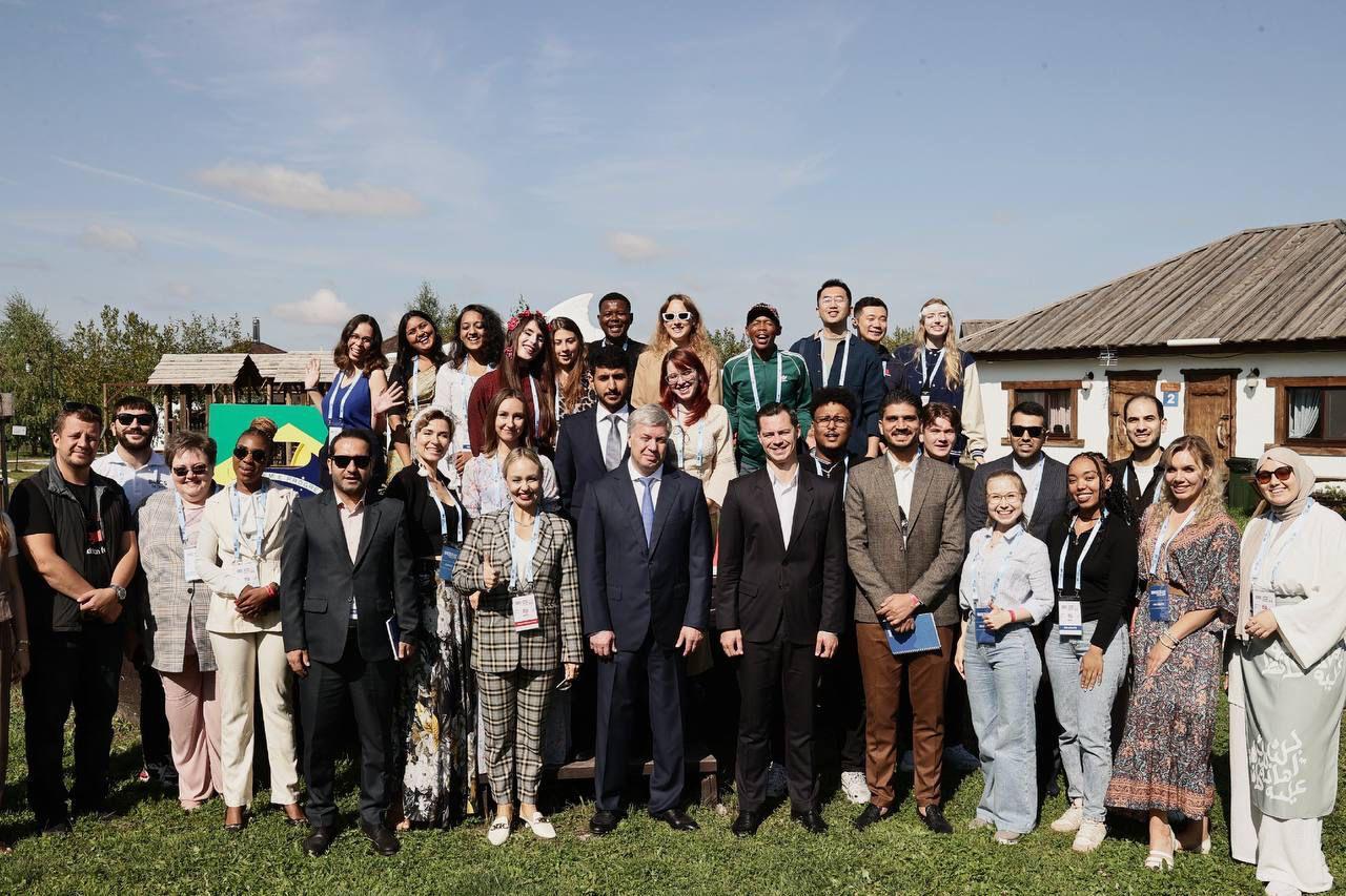 حضور جوان قزوینی در نشست جوانان کشورهای اتحادیه بریکس 