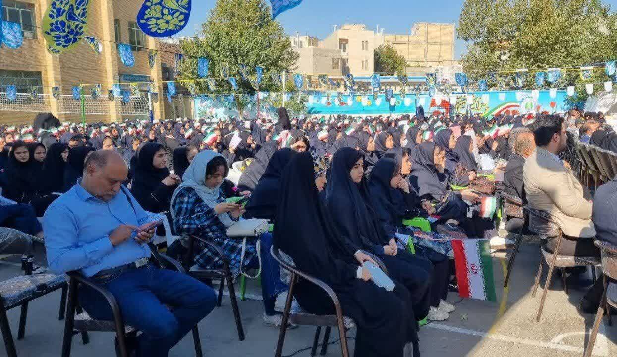 با کسب علم و دانش باید بدنبال کرامت انسانی باشیم با کسب علم و دانش باید بدنبال کرامت انسانی باشیم