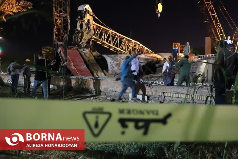سقوط بوم جرثقیل عملیاتی پل جدید خرمشهر بر روی پل قدیم