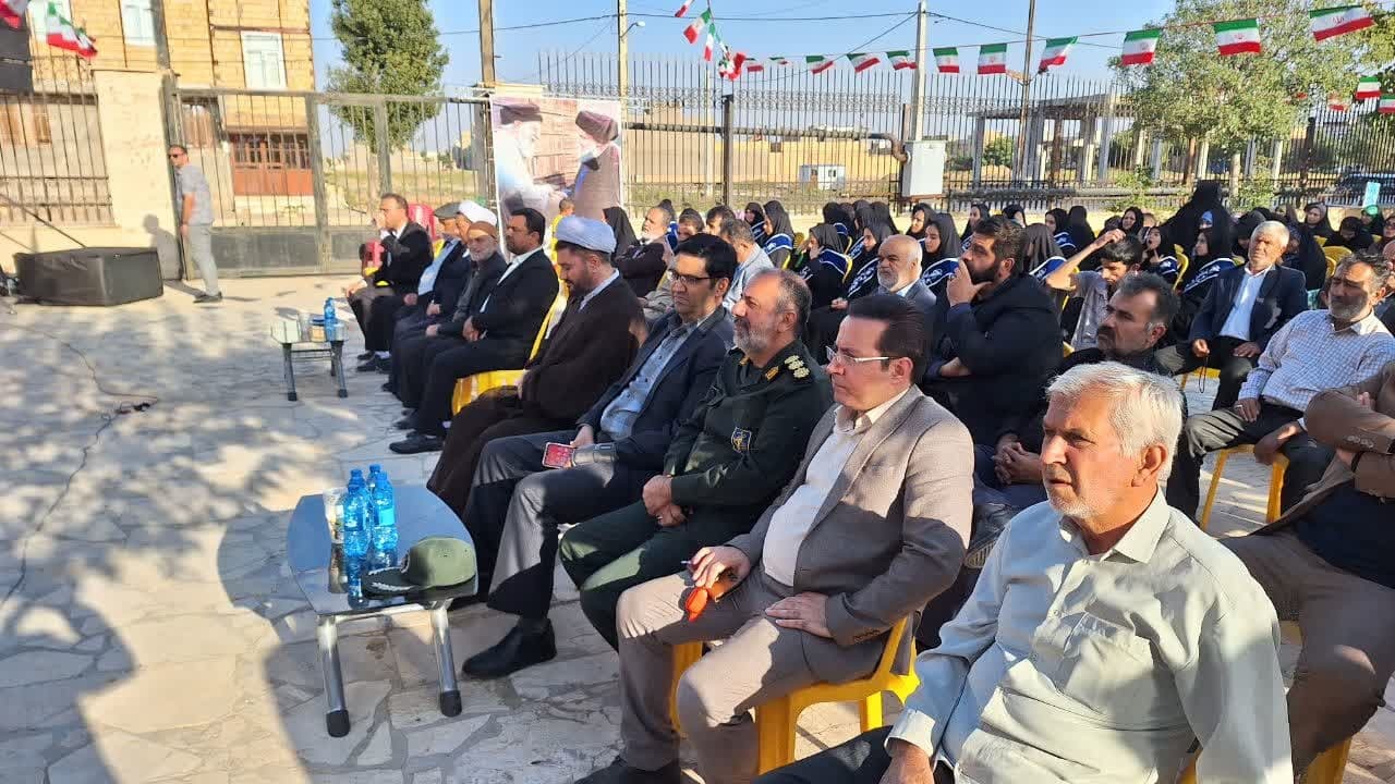 عزت و عظمت و اقتدار ایران اسلامی مدیون خون شهداست عزت و عظمت و اقتدار ایران اسلامی مدیون خون شهداست