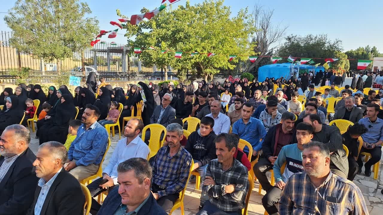 عزت و عظمت و اقتدار ایران اسلامی مدیون خون شهداست عزت و عظمت و اقتدار ایران اسلامی مدیون خون شهداست