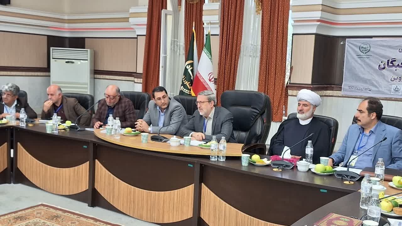 مدیران برای حل مشکلات کشاورزان باید وارد عرصه و میدان عمل شوند مدیران برای حل مشکلات کشاورزان باید وارد عرصه و میدان عمل شوند