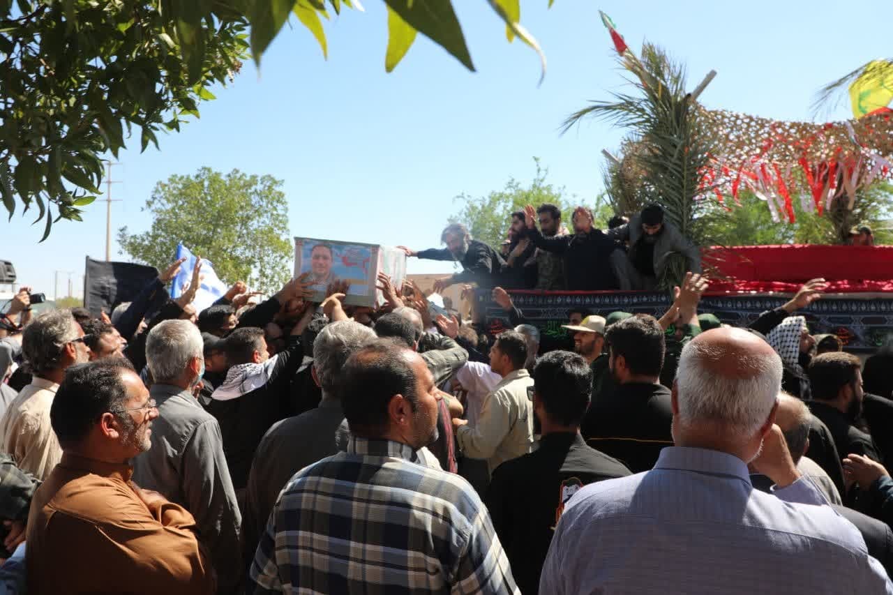 مراسم وداع و خاکسپاری پیکر مطهر شهید مدافع حرم در خرمشهر برگزار شد