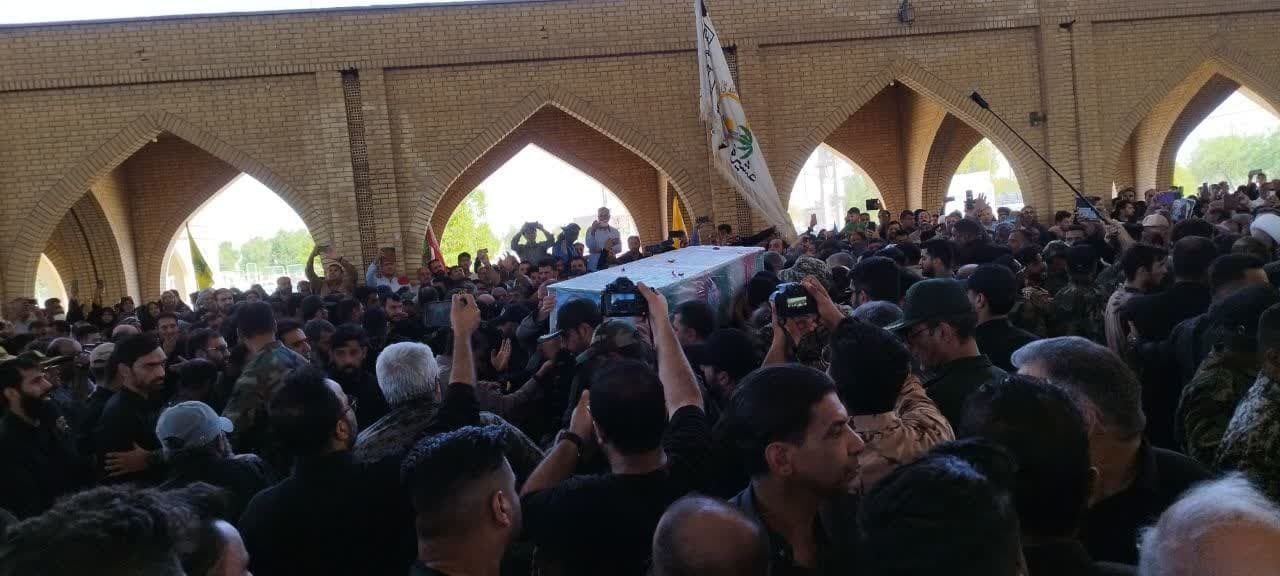 مراسم وداع و خاکسپاری پیکر مطهر شهید مدافع حرم در خرمشهر برگزار شد