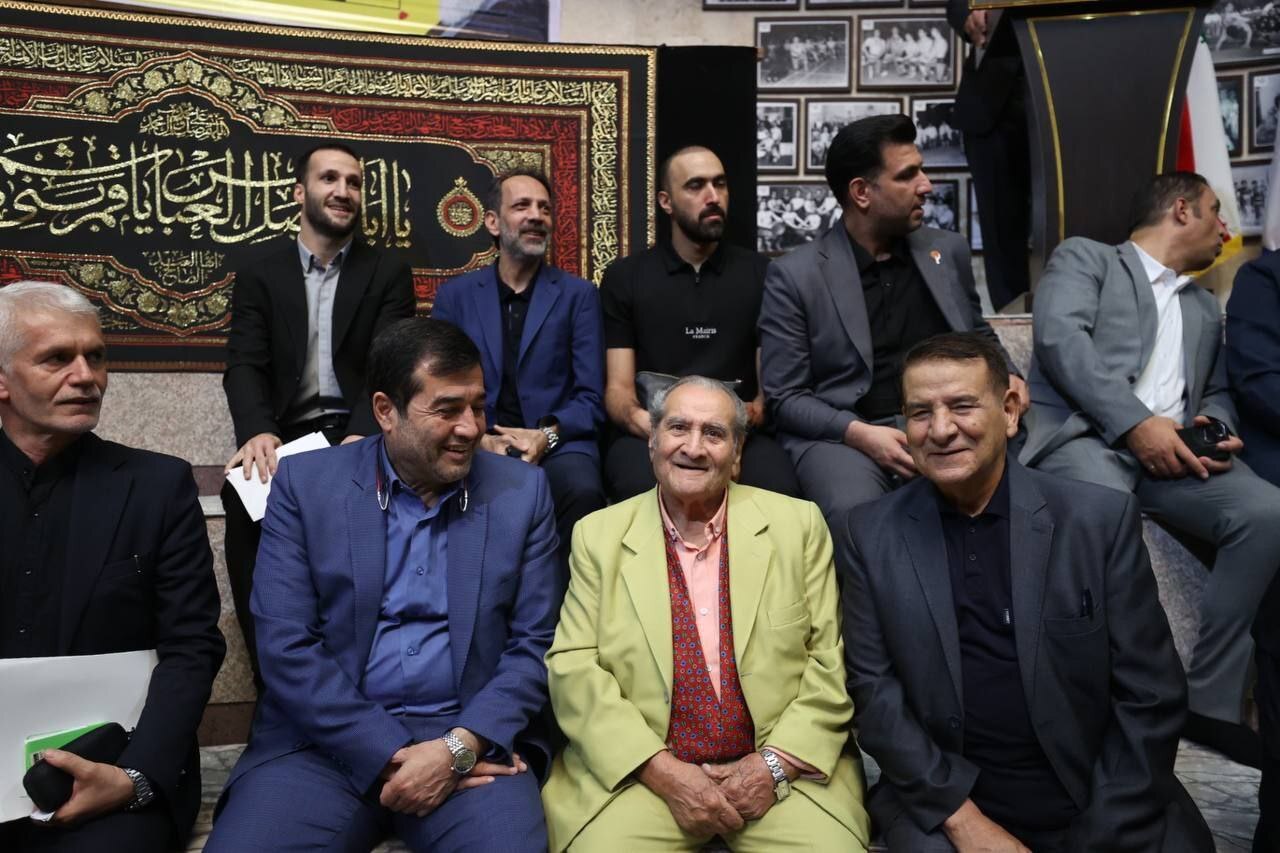 حضور وزیر ورزش و جوانان در مراسم بزرگداشت شهدای جبهه مقاومت