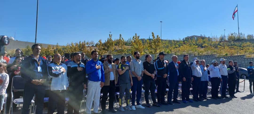 تقدیر از ورزش یاران شهرستان پردیس در همایش پياده روی خانوادگی