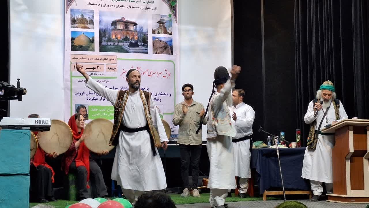 حافظ یک منتقد اجتماعی است که در قالب طنز پیام خود را منتقل می کند حافظ یک منتقد اجتماعی است که در قالب طنز پیام خود را منتقل می کند