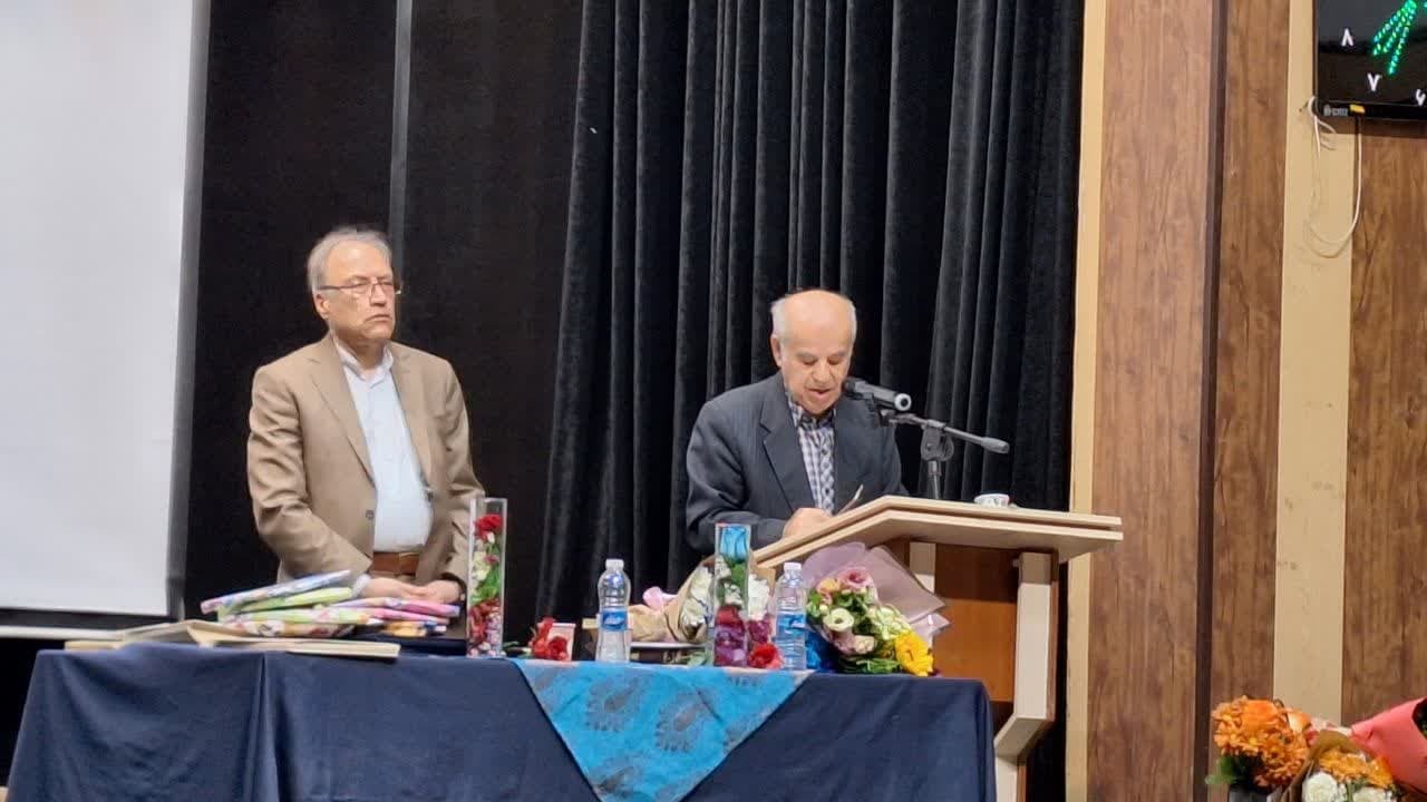 جوانان و نوجوانان خود را با غزل های حافظ و شعرای بنام ایرانی آشنا کنیم