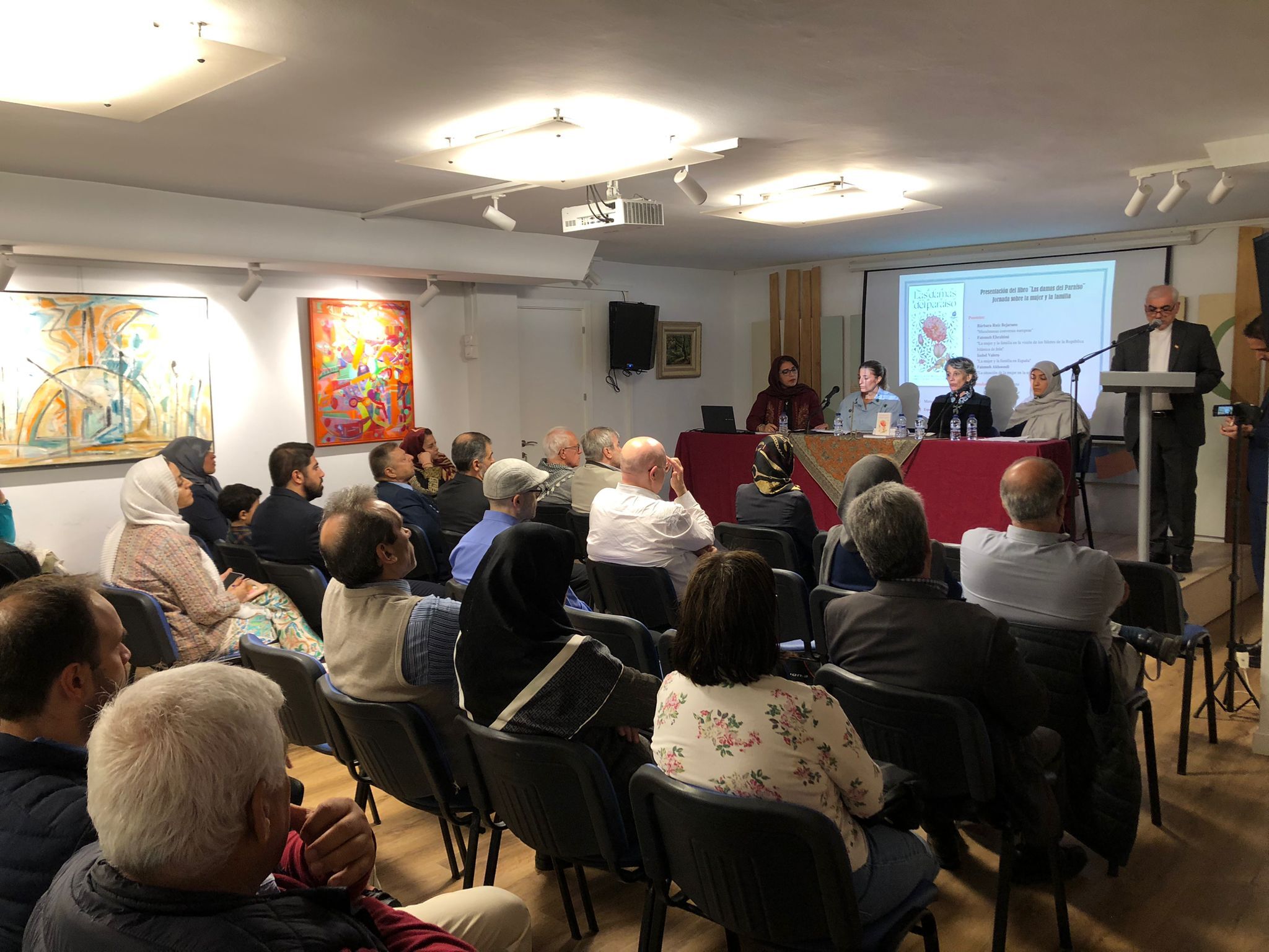 معرفی کتاب بانوان بهشتی و نشست تخصصی زنان و خانواده در مادرید