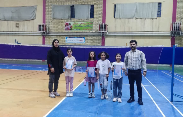 نفرات برتر مسابقات بدمینتون در شهرستان آبیک مشخص شدند