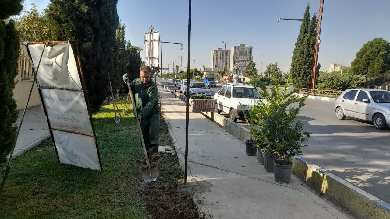 نصب مبلمان شهری در نقاط مختلف شهرمحمدیه در حال انجام است