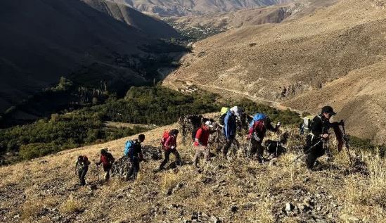 صعود کوهنوردان کارگر قزوینی به قله فیل زمین