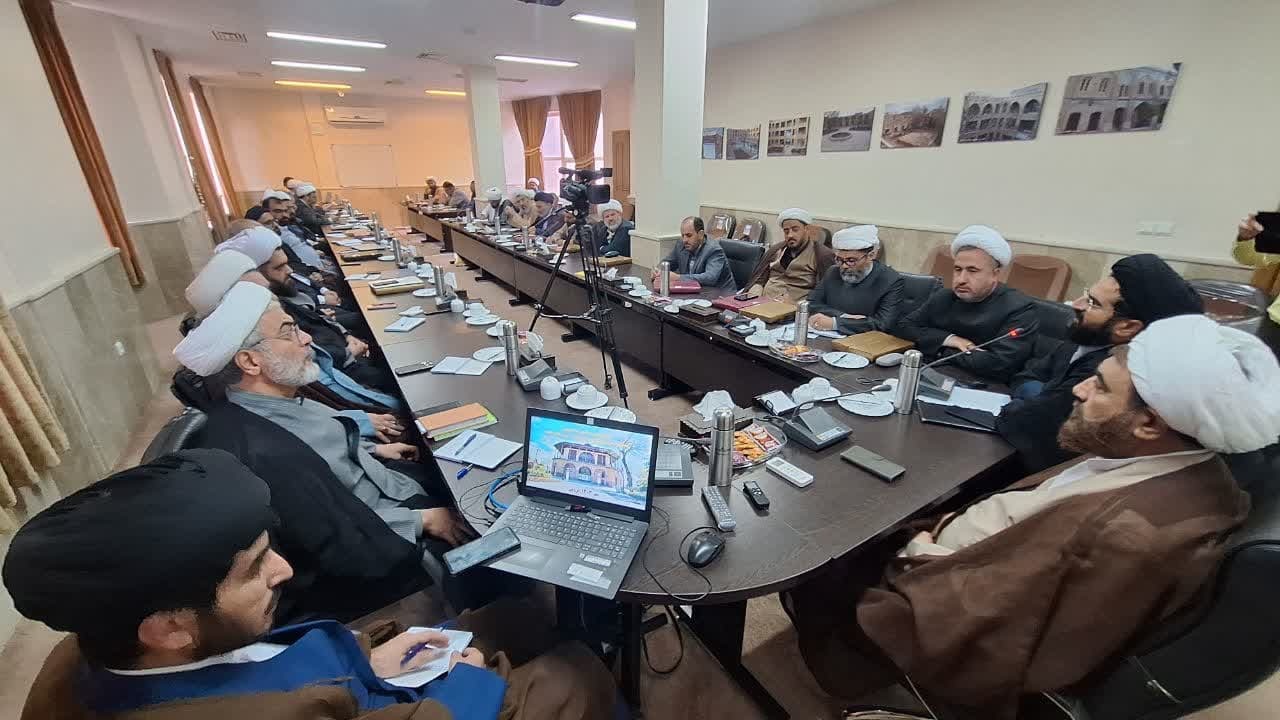 مدیریت منابع پایدار حوزه‌های علمیه باید در اختیار حوزه‌ها باشد