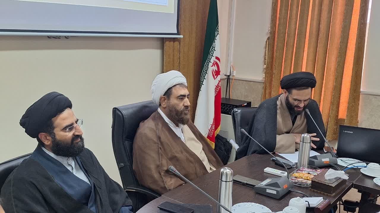 اگر حقوق واقعی موقوفات حوزه علمیه داده شود مشکل طلاب حل می‌شود