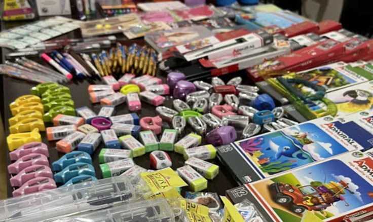 فاز دوم و سوم کمپین «مداد نارنجی» با توزیع بسته‌های تحصیلی در قزوین اجرا شد