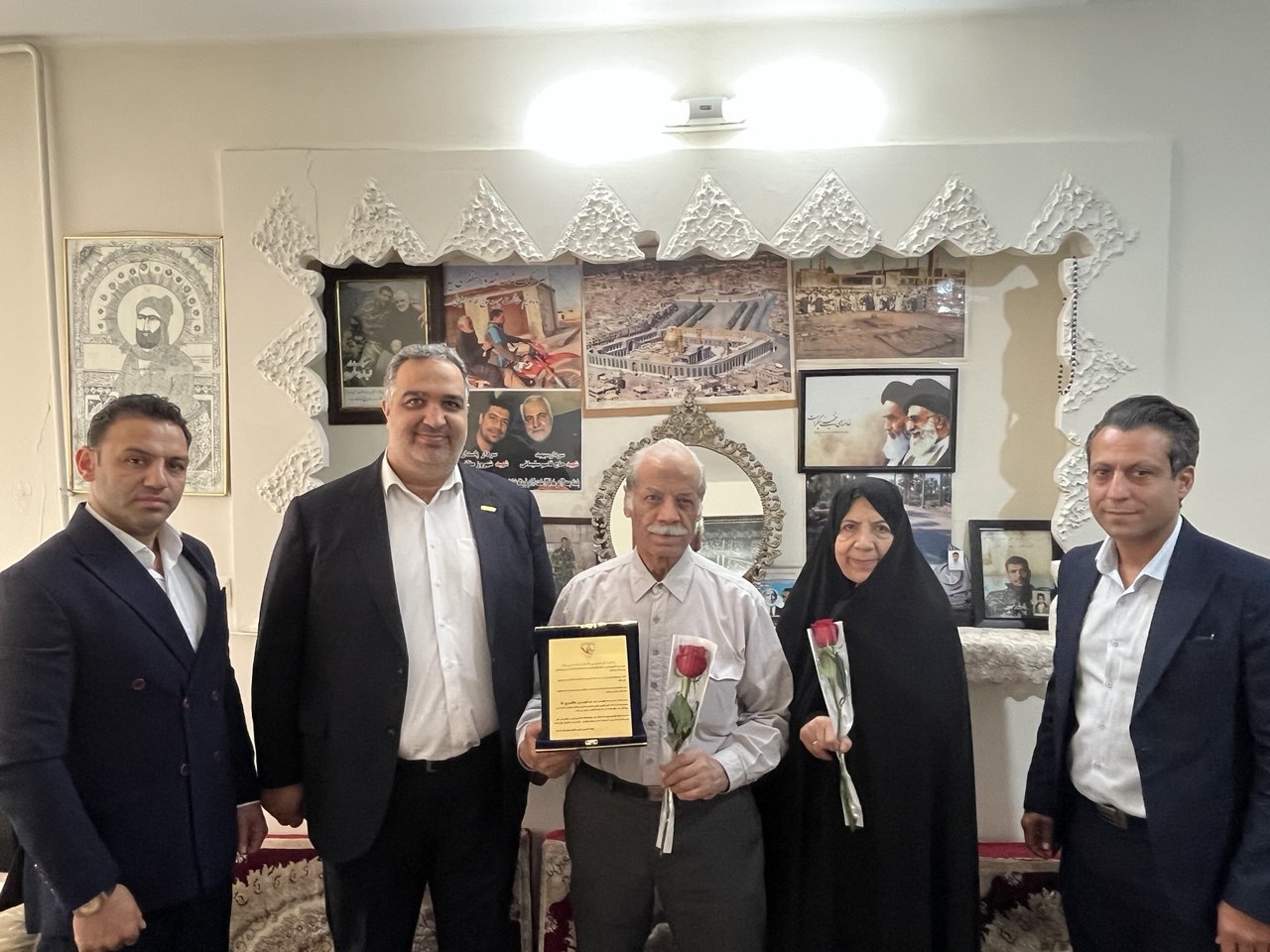 همزمان با شروع هفته تربیت بدنی؛ رییس انجمن موی تای با خانواده معزز شهدا دیدار کرد