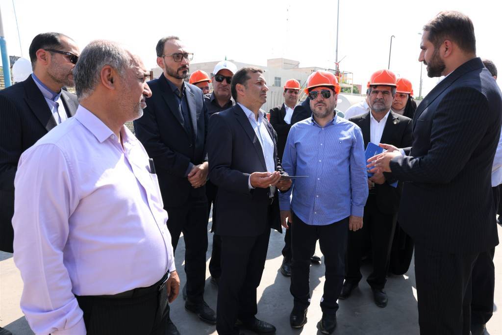 مدیرعامل سازمان بنادر و دریانوردی خبر داد: موفقیت مجموعه بندرامام خمینی(ره) در جذب سرمایه گذاری ١٠ هزار میلیارد تومانی بخش خصوصی / توسعه بیش از 40 فروند ناوگان در دریای خزر